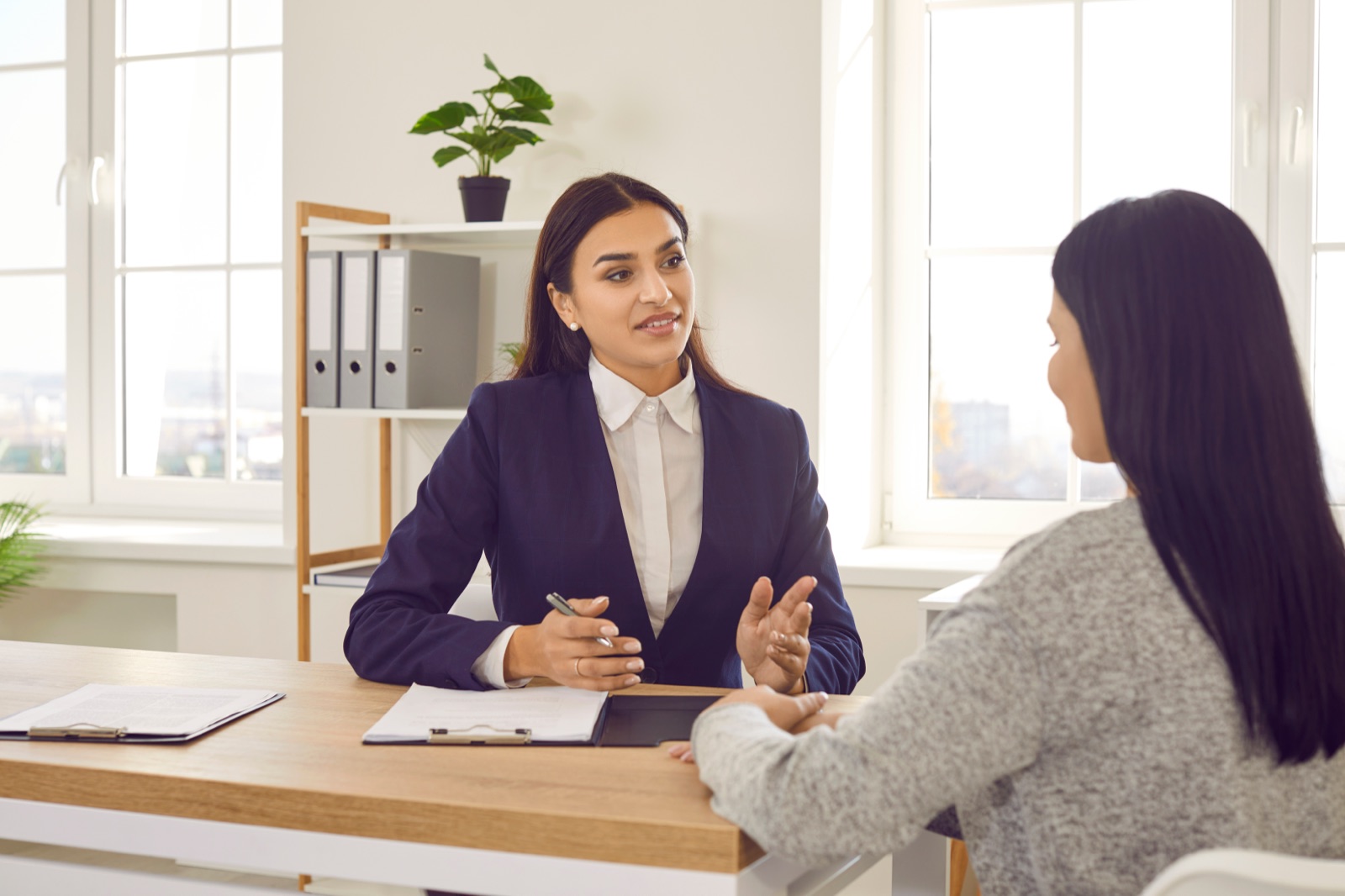Entretien de coaching professionnel dans un bureau
